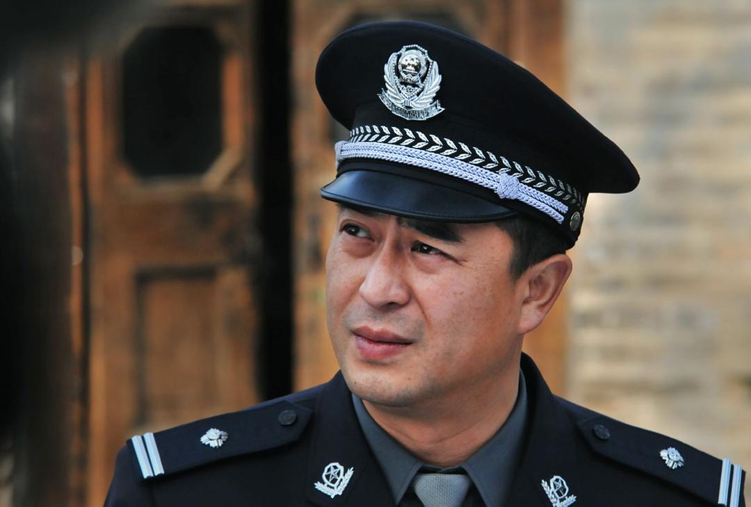 营盘镇警事Ying pan zhen jing shi(2012)插图2%4K电影下载_3D影视资源_杜比视界迅雷下载