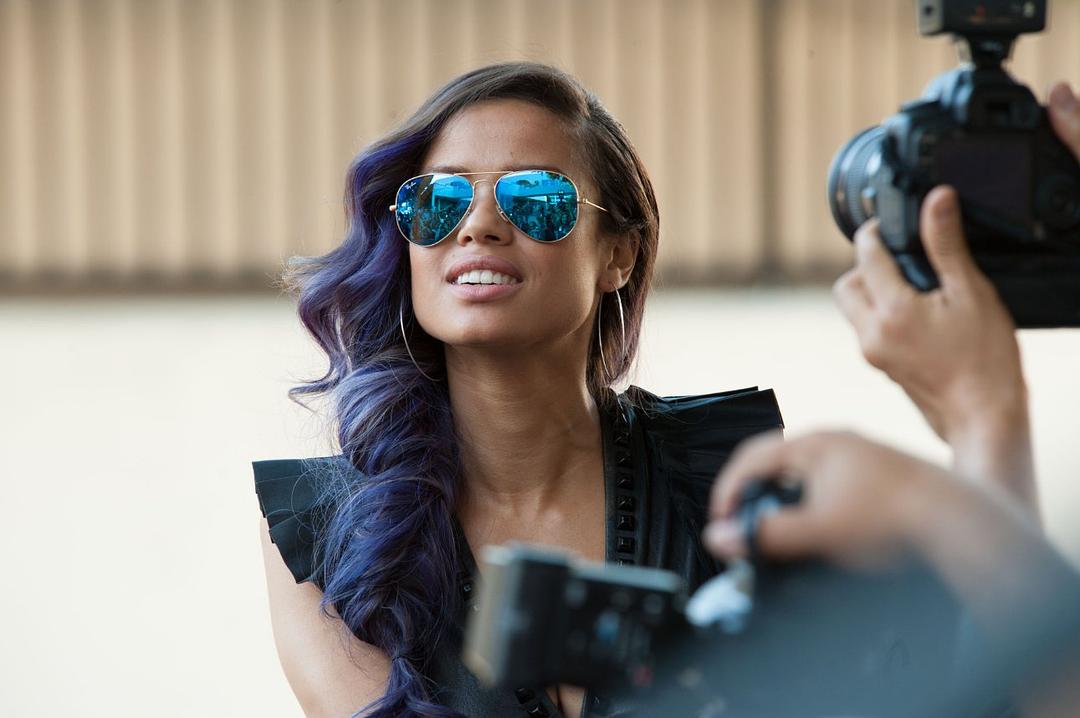 灯光之外Beyond the Lights(2014)插图2%4K电影下载_3D影视资源_杜比视界迅雷下载