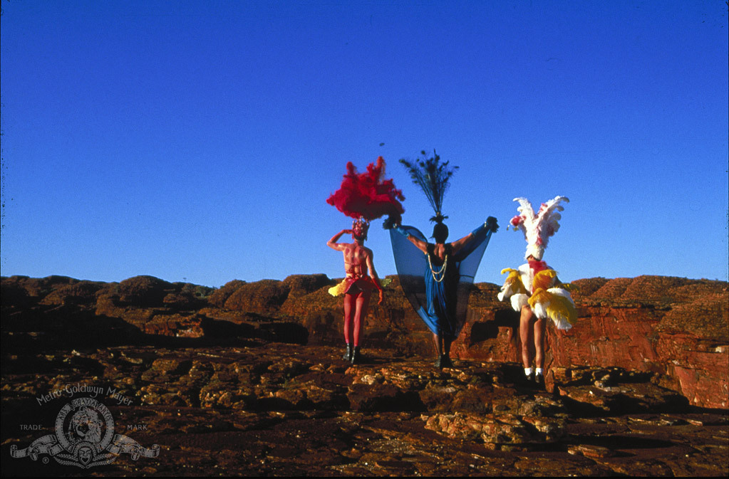 沙漠妖姬The Adventures of Priscilla, Queen of the Desert(1994)插图1%4K电影下载_3D影视资源_杜比视界迅雷下载