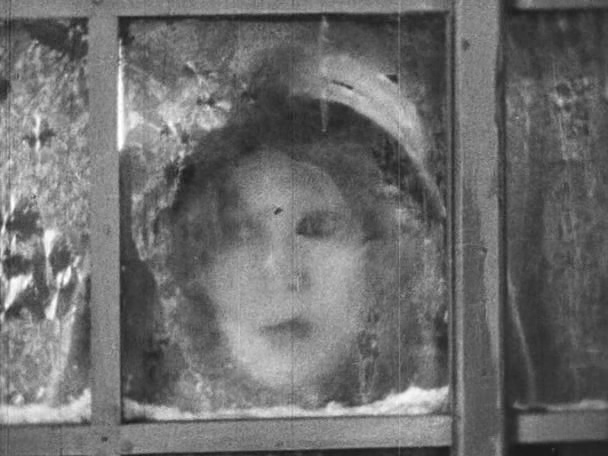 卖火柴的小女孩La petite marchande d’allumettes(1928)插图2%4K电影下载_3D影视资源_杜比视界迅雷下载